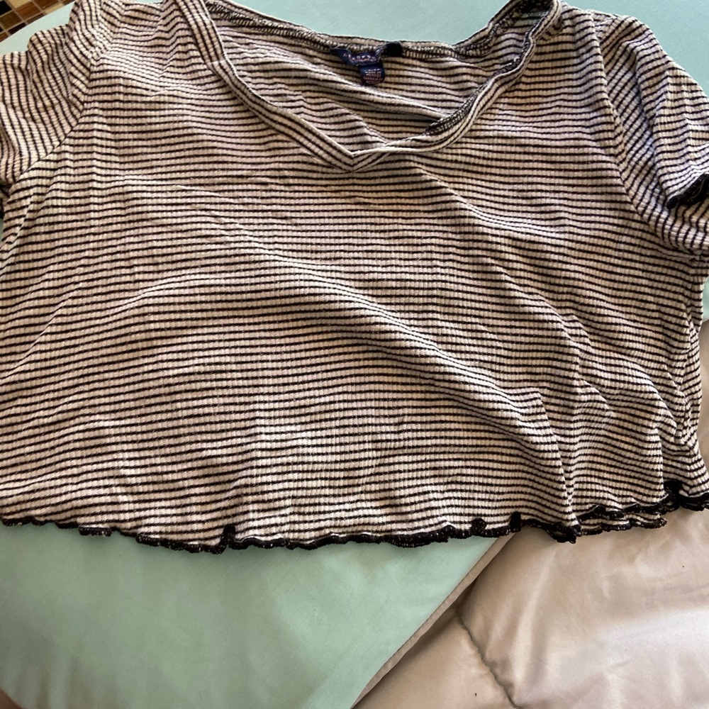 Aeropostale cropped tee
